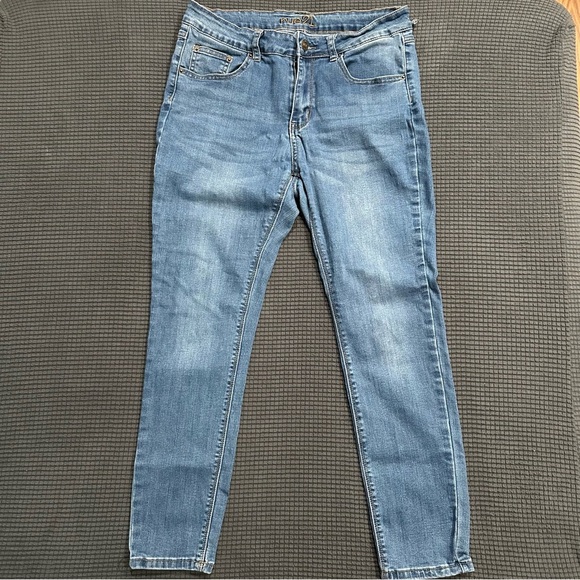 LIMITED TIME $4 ITEM!! Rue21 Classic Blue Skinny Jeans - Picture 1 of 5